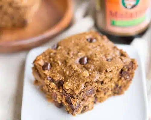 Chocolate Chip Gingerbread Oat Bars served and looking absolutely delicious