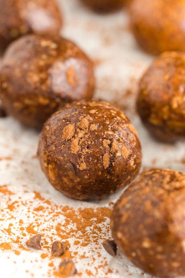 Chocolate Almond Date Balls (aka Healthy Brownie Bites!)