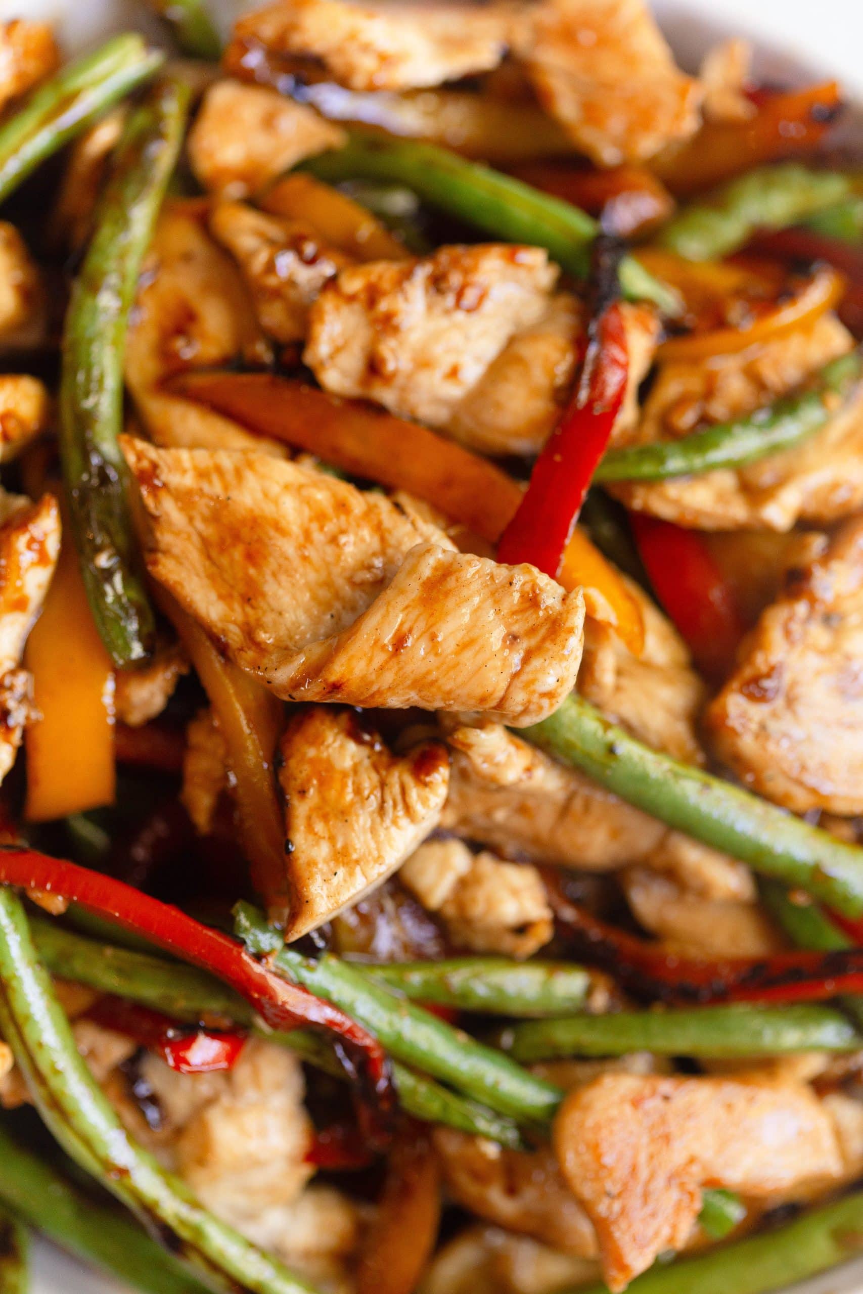 Blackstone Chicken Stir Fry with green beans and bell peppers. 