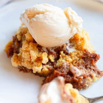 Slow Cooker Pumpkin Dump Cake